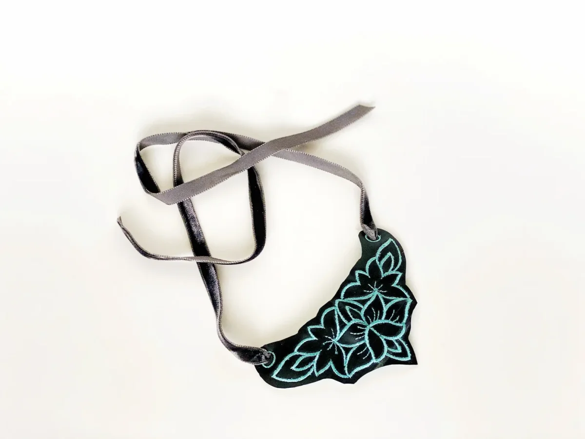 Collar con neumáticos reciclados Black Alba - Imagen 8
