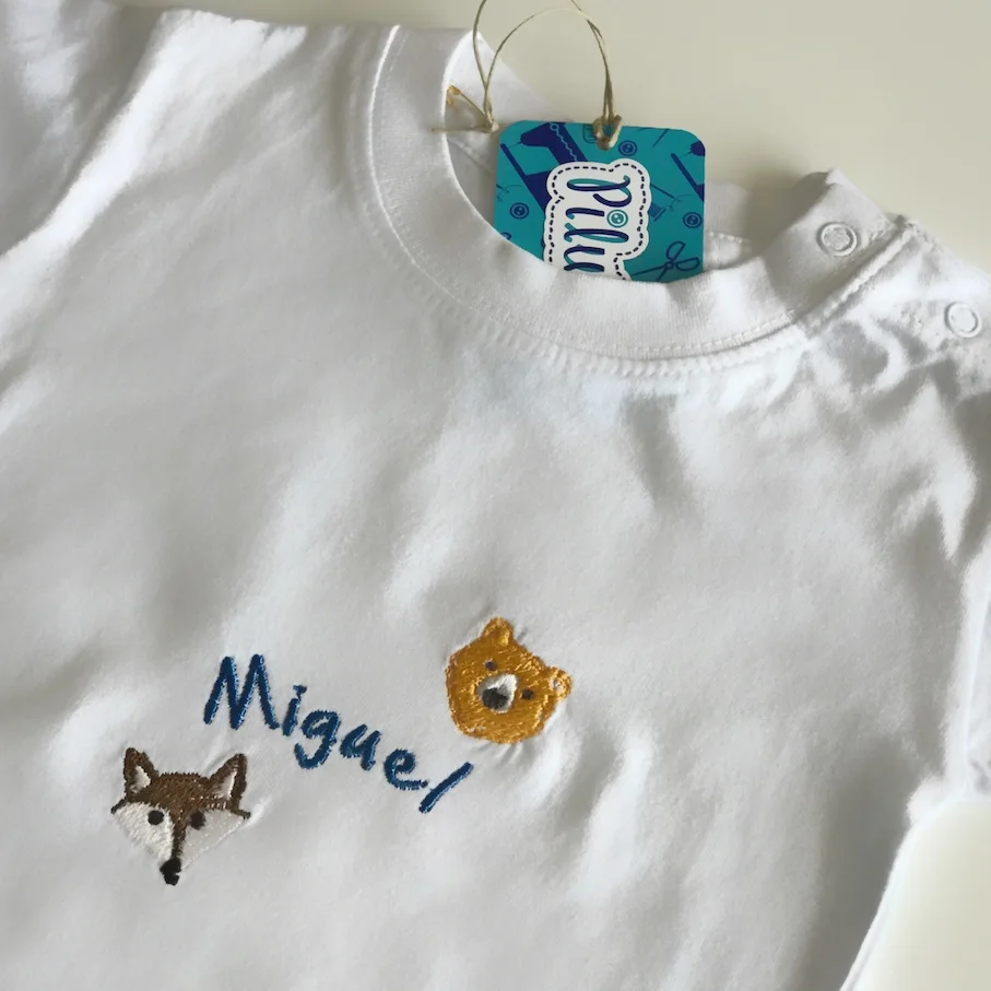 Camiseta con nombre bordado para bebés - Imagen 3