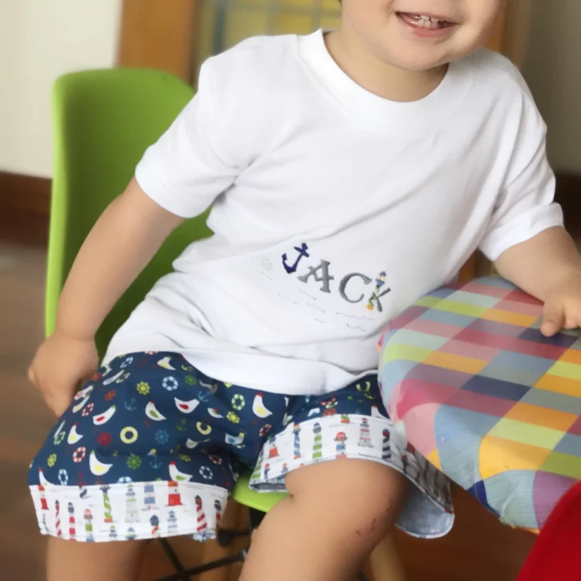 Camiseta con nombre bordado para bebés - Imagen 5