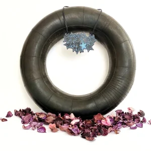 Collar con materiales reciclados Black FIRMAMENTO